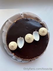 710772763_i-wanted-to-make-a-video-with-the-cake-but-i-ate-it-before_0.m4v