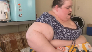 564003635_a-7min-outgrown-clothes-roleplay-i-ve-been-getting-so-fu_0.mp4