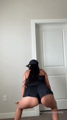 1181543678_a-bonus-to-me-gaining-weight-stuff-jiggles-back-there-fi_0.mp4