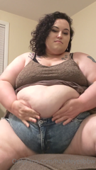 33090829_playing-with-my-huge-belly_1.m4v