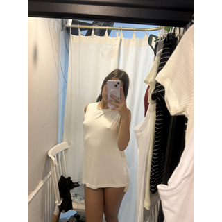 1sn4udi 01 It was hot in the fitting room....jpg